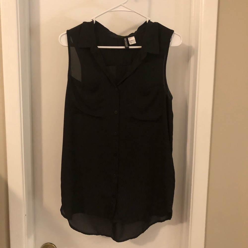 H&M sleeveless collared button down blouse